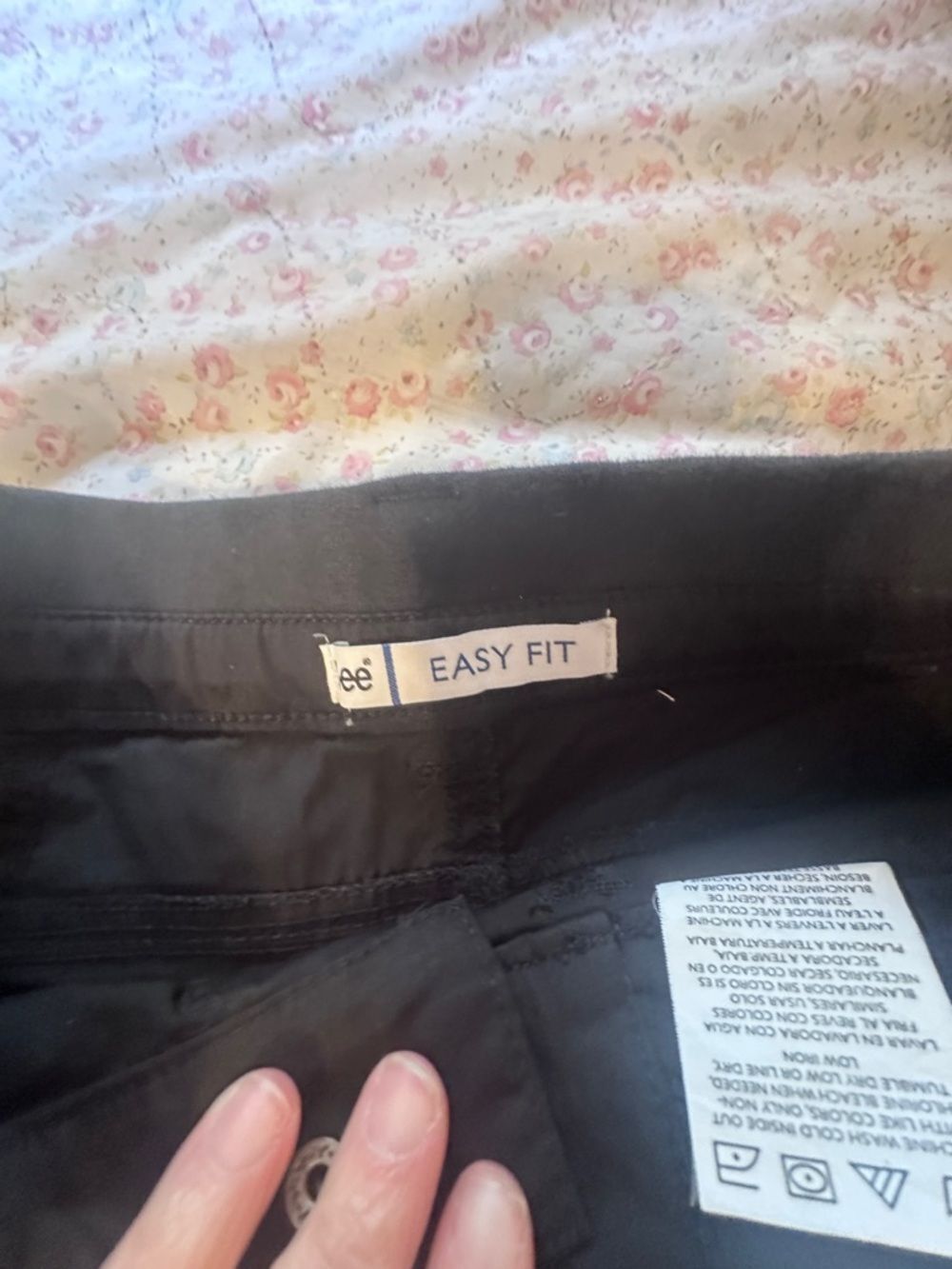 Lee Easy Fit Black Capri Pants Women’s Size 4 Medium Stretch Cropped - Picture 3 of 5